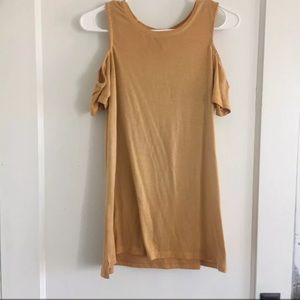 Off the shoulder rue 21 Top